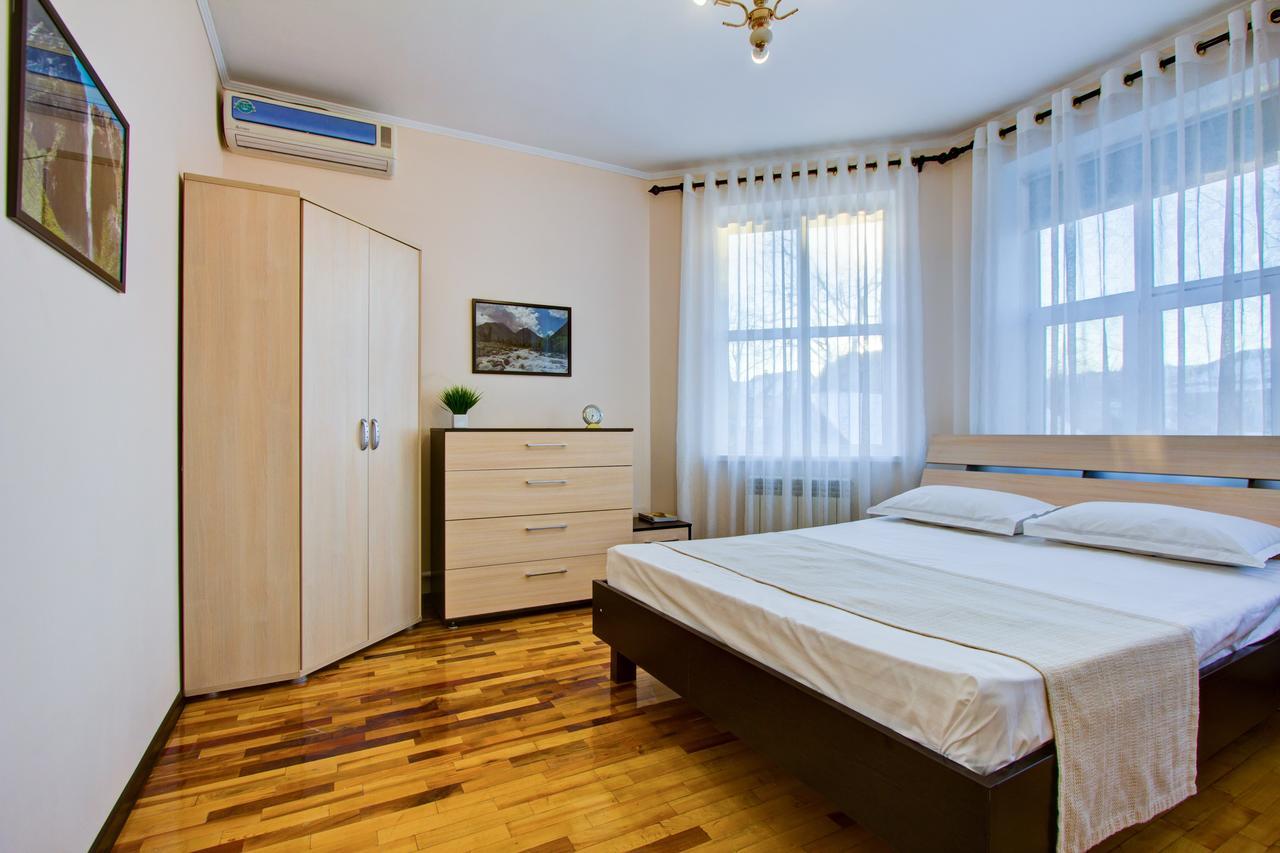Centre Hostel Bisjkek Eksteriør bilde